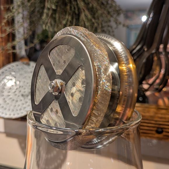 Glass Pitcher with Citrus Design - Picture 3 of 6